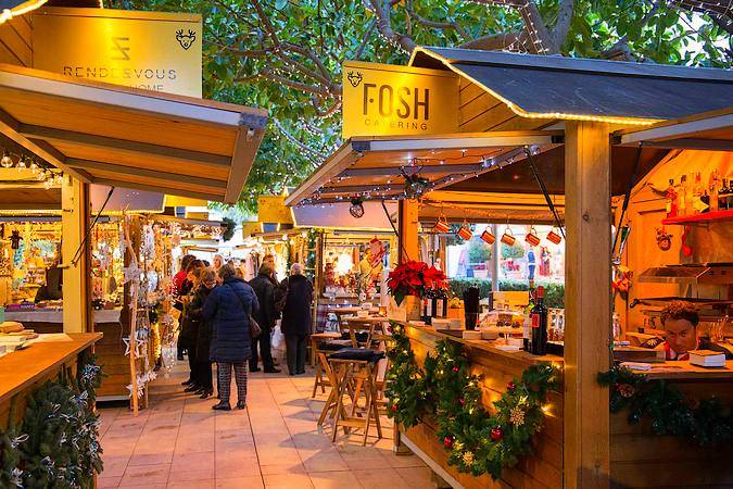 https://alpha-fbaleares-media.s3.amazonaws.com/uploads/2023/01/christmas-market-puerto-portals-mallorca-5933-2.jpg?utm_source=chatgpt.com