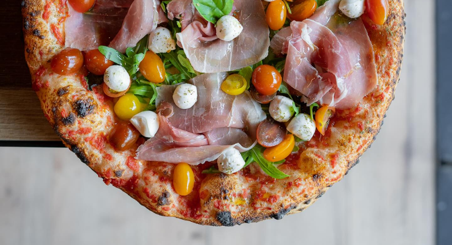 THE NEAPOLITAN PIZZERIA ARTIST